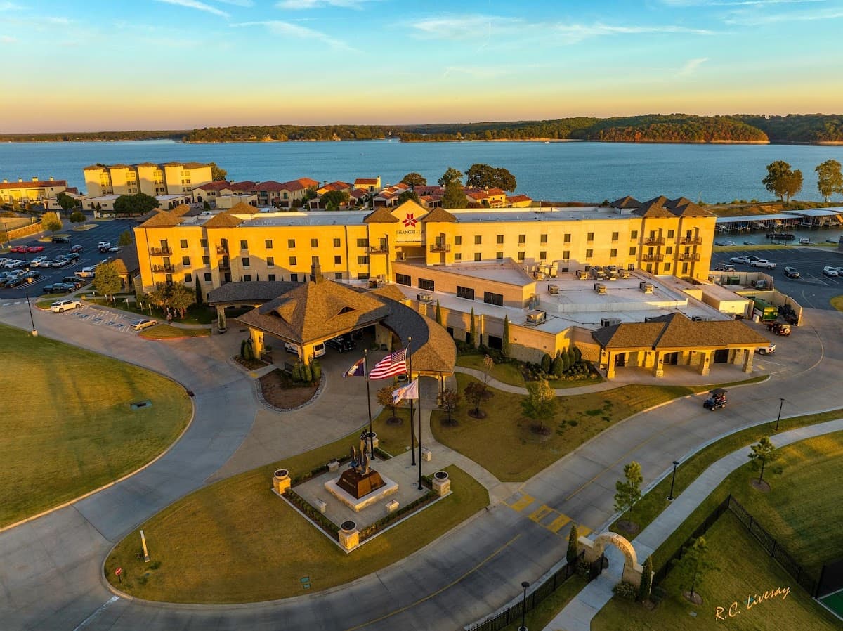 Shangri-La Resort - Photo 1