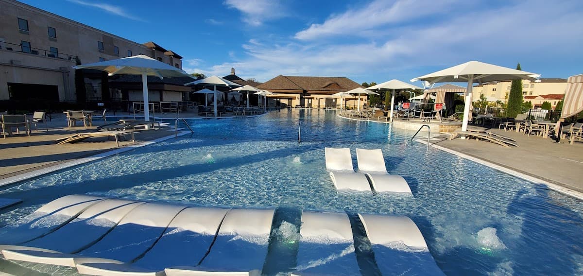 Shangri-La Resort - Photo 3